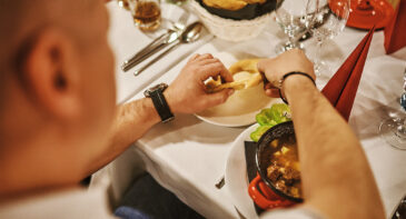 Budapest: Danube River Cruise with Goulash Soup & Lángos