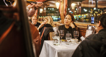 Budapest: Danube River Cruise with Goulash Soup & Lángos